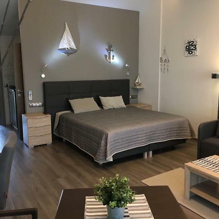 Calypso Lakeside Rooms & Lux Apartments Siofok Bagian luar foto