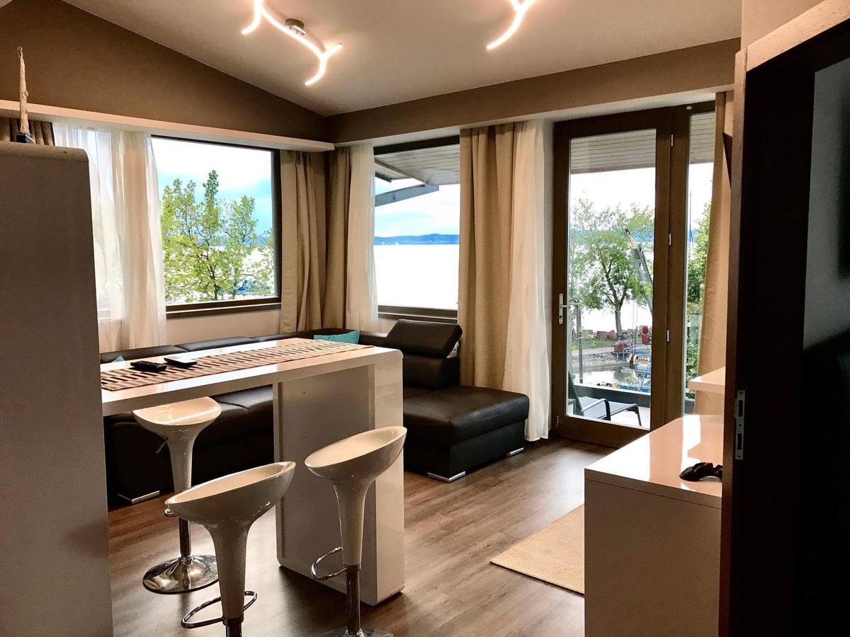 Calypso Lakeside Rooms & Lux Apartments Siofok Bagian luar foto