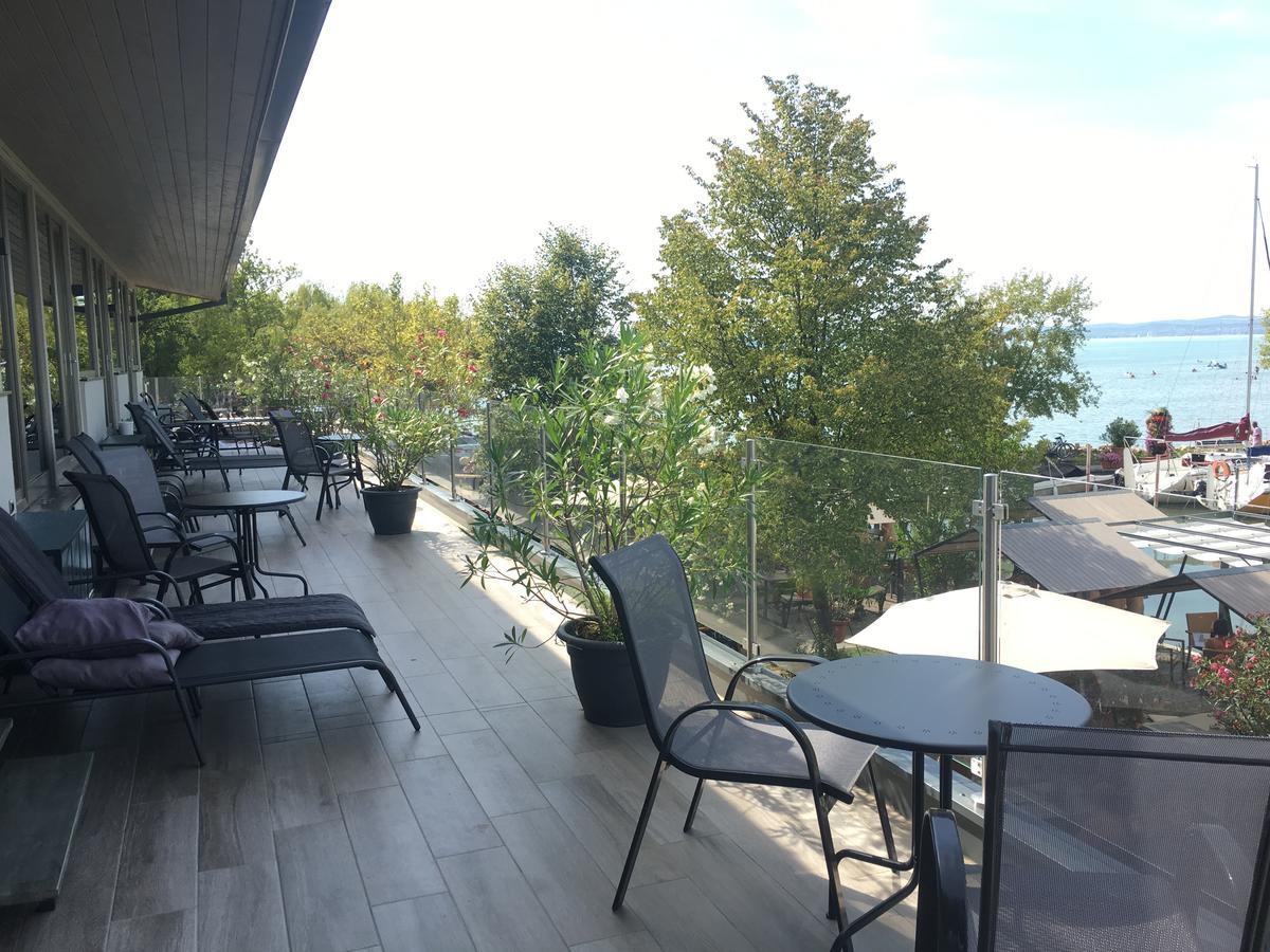 Calypso Lakeside Rooms & Lux Apartments Siofok Bagian luar foto
