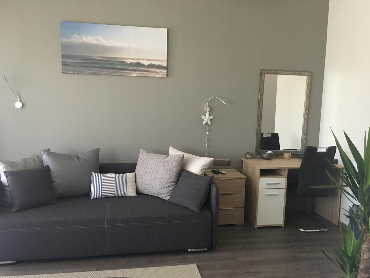 Calypso Lakeside Rooms & Lux Apartments Siofok Bagian luar foto
