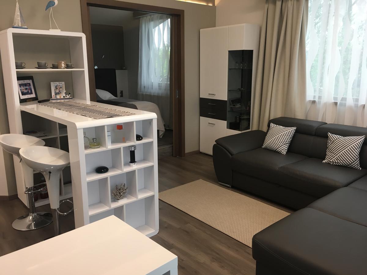 Calypso Lakeside Rooms & Lux Apartments Siofok Bagian luar foto