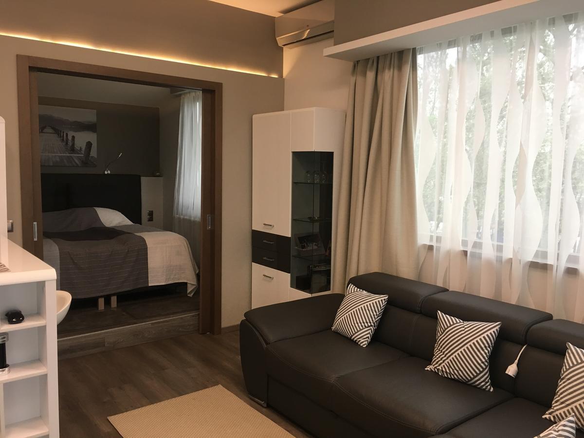 Calypso Lakeside Rooms & Lux Apartments Siofok Bagian luar foto