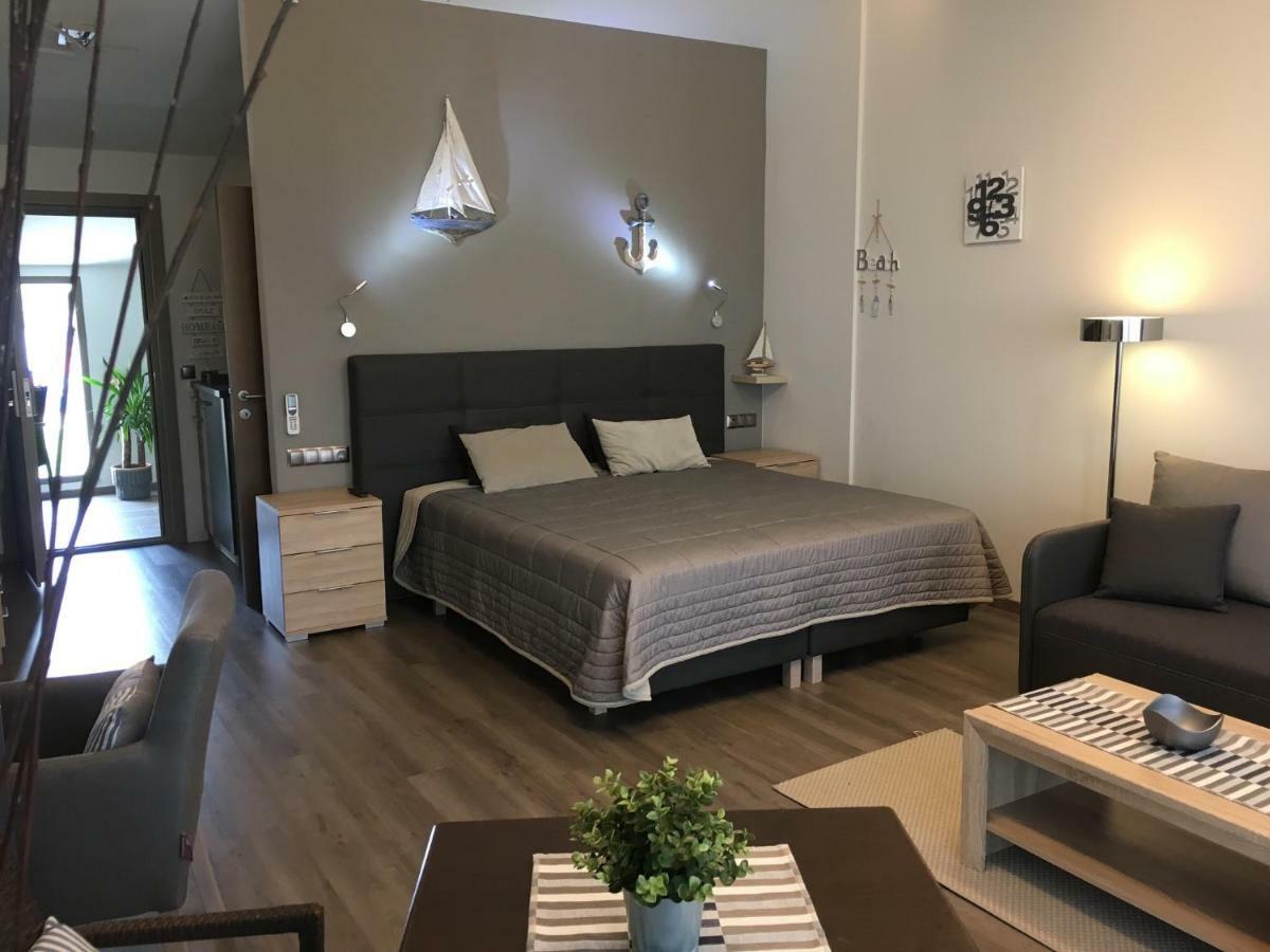 Calypso Lakeside Rooms & Lux Apartments Siofok Bagian luar foto