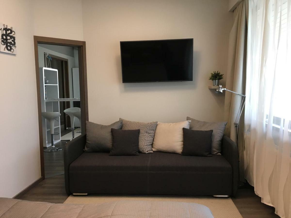 Calypso Lakeside Rooms & Lux Apartments Siofok Bagian luar foto
