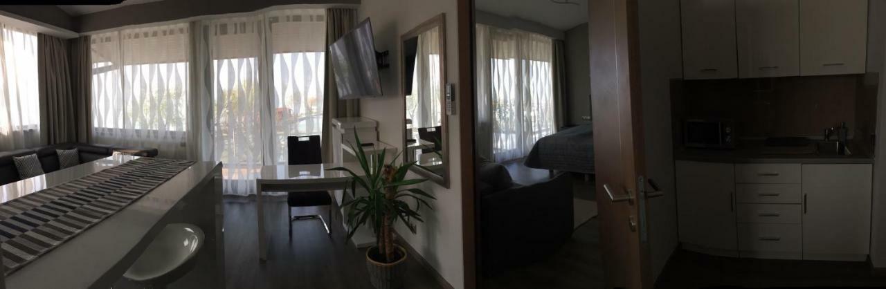 Calypso Lakeside Rooms & Lux Apartments Siofok Bagian luar foto