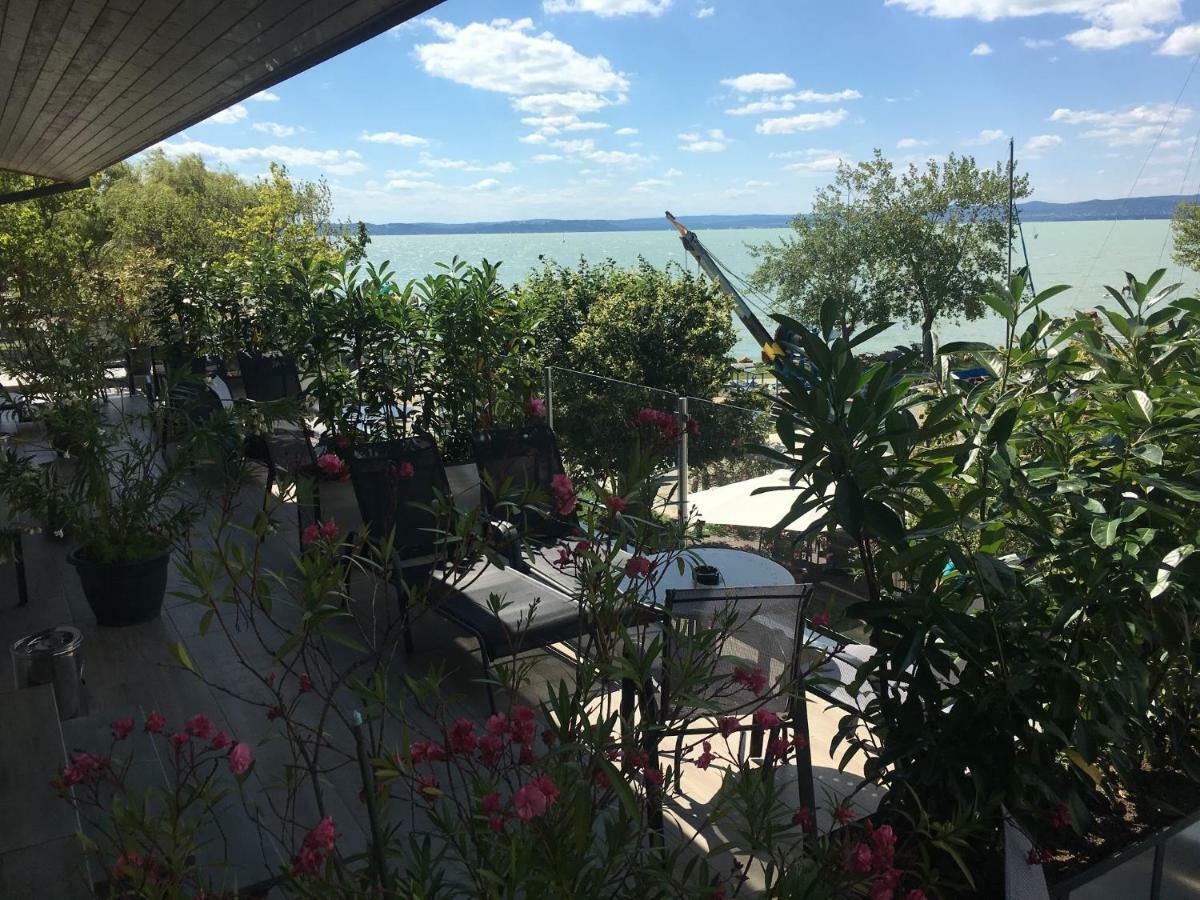 Calypso Lakeside Rooms & Lux Apartments Siofok Bagian luar foto