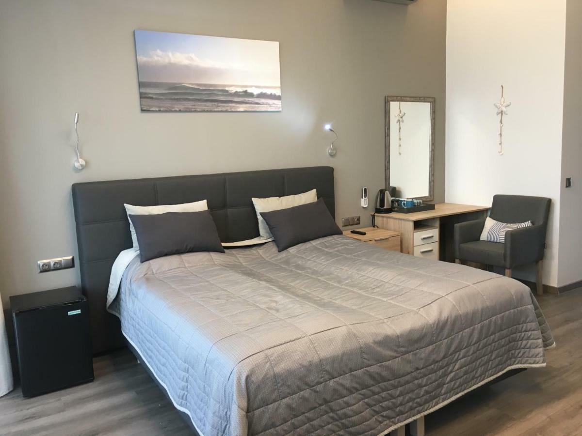 Calypso Lakeside Rooms & Lux Apartments Siofok Bagian luar foto